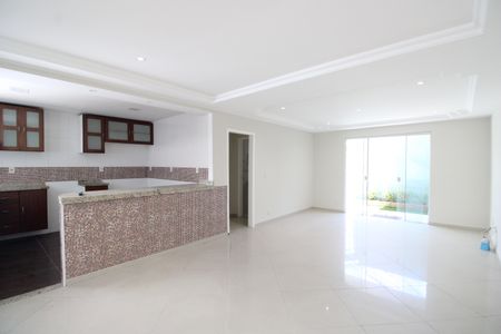 Casa de condomínio à venda com 170m², 3 quartos e 1 vagaSala