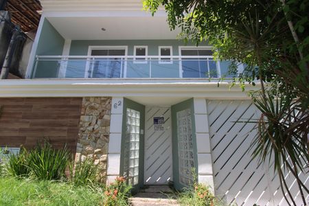 Casa de condomínio à venda com 170m², 3 quartos e 1 vagaFachada