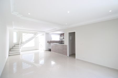 Sala de casa de condomínio à venda com 3 quartos, 170m² em Taquara, Rio de Janeiro