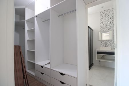 Casa de condomínio à venda com 170m², 3 quartos e 1 vagaSuíte - Closet