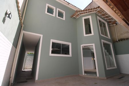Casa de condomínio à venda com 170m², 3 quartos e 1 vagaFundos da casa