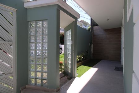 Casa de condomínio à venda com 170m², 3 quartos e 1 vagaEntrada