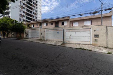 Casa à venda com 68m², 2 quartos e 2 vagasFachada