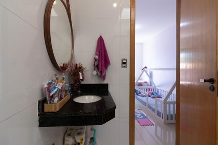 Casa à venda com 68m², 2 quartos e 2 vagasBanheiro da Suíte 2