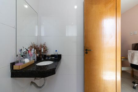 Casa à venda com 68m², 2 quartos e 2 vagasBanheiro da Suíte 1