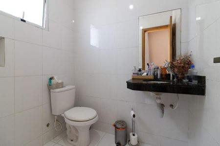 Casa à venda com 68m², 2 quartos e 2 vagasBanheiro da Suíte 1