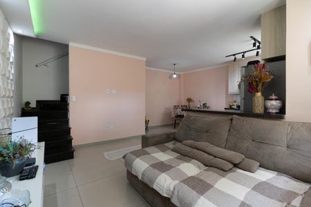 Casa à venda com 68m², 2 quartos e 2 vagasSala