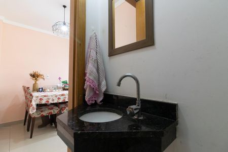 Casa à venda com 68m², 2 quartos e 2 vagasLavabo