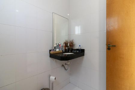 Casa à venda com 68m², 2 quartos e 2 vagasBanheiro da Suíte 1