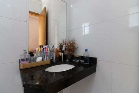 Casa à venda com 68m², 2 quartos e 2 vagasBanheiro da Suíte 1