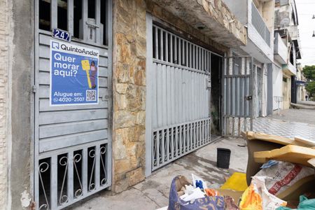 Casa para alugar com 15m², 1 quarto e sem vagaFachada e Plaquinha