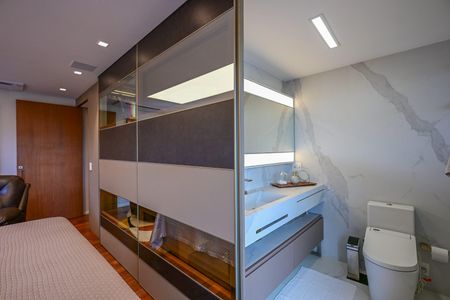 Apartamento à venda com 128m², 2 quartos e 4 vagasBanheiro Suíte 2