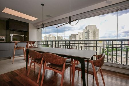 Apartamento à venda com 128m², 2 quartos e 4 vagasVaranda