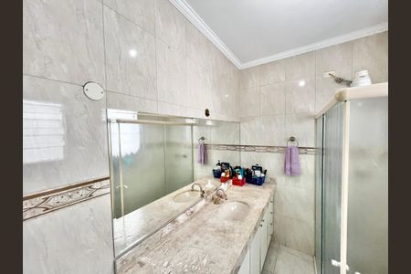 Casa à venda com 280m², 5 quartos e 2 vagasBanheiro 2