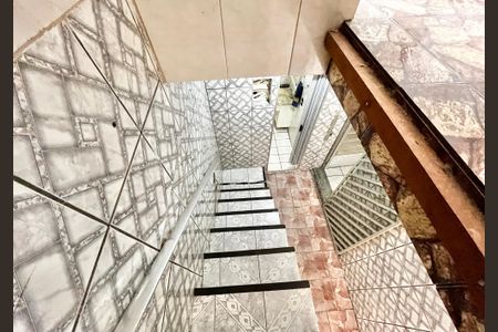 Casa à venda com 280m², 5 quartos e 2 vagasEscada