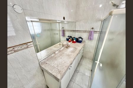 Casa à venda com 280m², 5 quartos e 2 vagasBanheiro 2