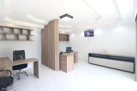 Casa para alugar com 380m², 3 quartos e 6 vagasEscritório