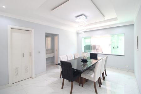 Casa para alugar com 380m², 3 quartos e 6 vagasSala de jantar