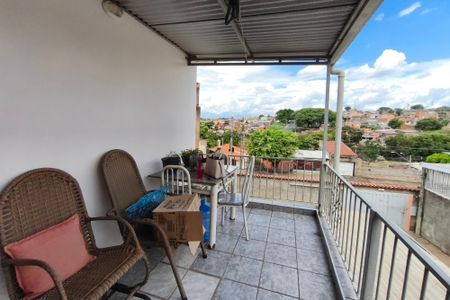 Casa à venda com 253m², 3 quartos e 6 vagasVaranda