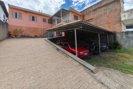 Casa à venda com 253m², 3 quartos e 6 vagasQuintal - Garagem