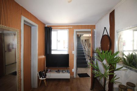 Sala de apartamento para alugar com 2 quartos, 45m² em Mário Quintana, Porto Alegre