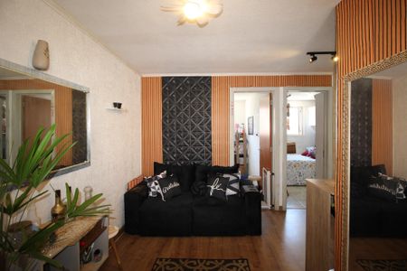 Sala de apartamento para alugar com 2 quartos, 45m² em Mário Quintana, Porto Alegre