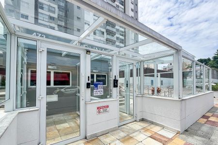 Apartamento à venda com 86m², 2 quartos e 2 vagasFachada + plaquinha