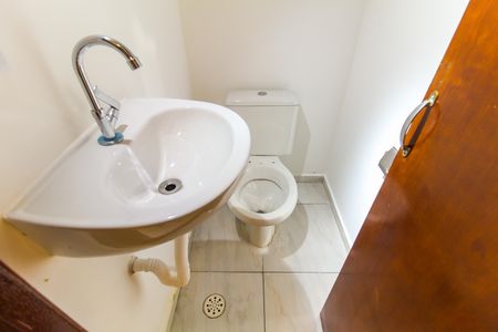 Casa de condomínio à venda com 61m², 2 quartos e 1 vagaLavabo