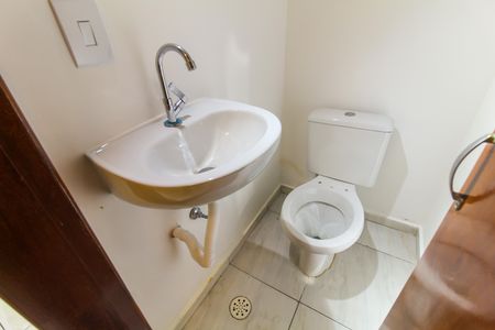 Casa de condomínio à venda com 61m², 2 quartos e 1 vagaLavabo