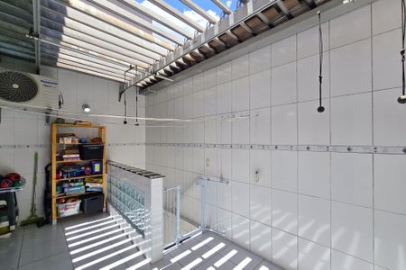 Casa de condomínio à venda com 90m², 2 quartos e 2 vagasQuintal