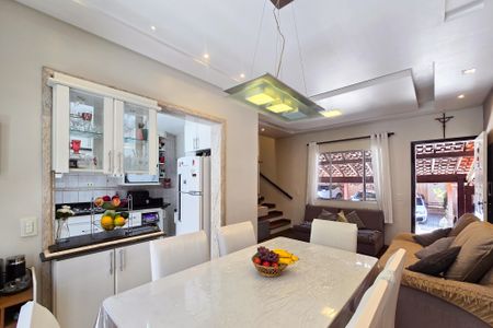 Casa de condomínio à venda com 90m², 2 quartos e 2 vagasSala