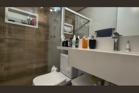 Apartamento à venda com 81m², 2 quartos e 1 vaga Apartamento à venda com 81m², 2 quartos e 1 vagaBanheiro Social