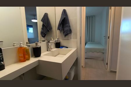 Apartamento à venda com 81m², 2 quartos e 1 vaga Apartamento à venda com 81m², 2 quartos e 1 vagaBanheiro Social
