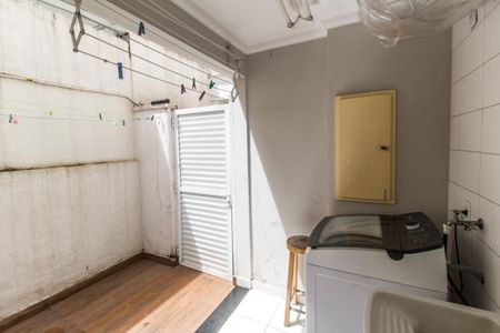 Casa à venda com 170m², 3 quartos e 2 vagasÁrea de Serviço