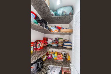 Casa à venda com 170m², 3 quartos e 2 vagasDespensa