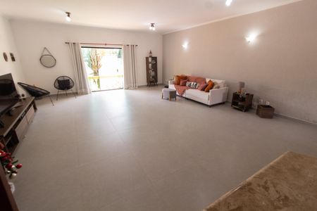 Casa à venda com 450m², 4 quartos e 5 vagasSALA