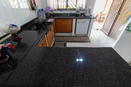 Casa à venda com 450m², 4 quartos e 5 vagasCOZINHA