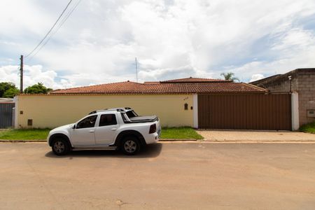 Casa à venda com 450m², 4 quartos e 5 vagasFACHADA 