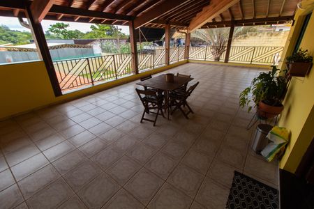 Casa à venda com 450m², 4 quartos e 5 vagasVARANDA SALA DE JANTAR