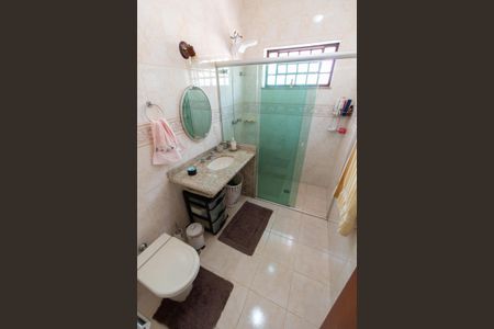 Casa à venda com 450m², 4 quartos e 5 vagasBANHEIRO DA SUITE 2