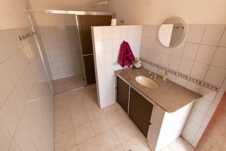 Casa à venda com 450m², 4 quartos e 5 vagasBANHEIRO 2 ÁREA EXTERNA