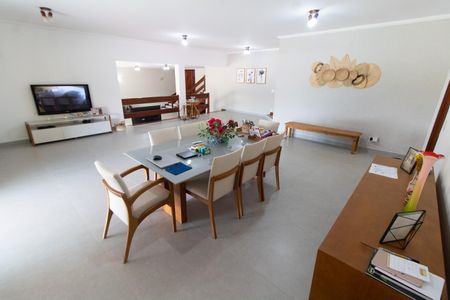 Casa à venda com 450m², 4 quartos e 5 vagasSALA DE JANTAR