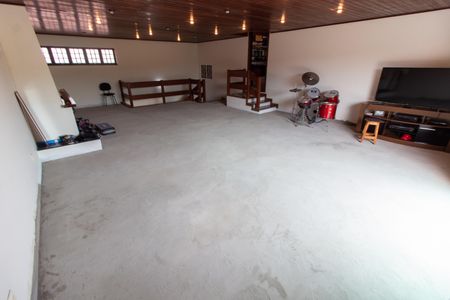 Casa à venda com 450m², 4 quartos e 5 vagasSALA PISO SUPERIOR