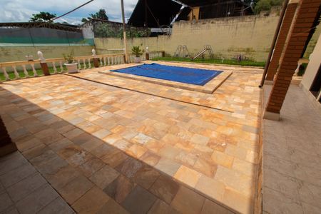Casa à venda com 450m², 4 quartos e 5 vagasPISCINA  ÁREA EXTERNA