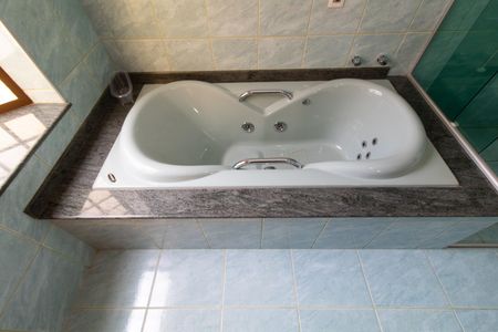 Casa à venda com 450m², 4 quartos e 5 vagasBANHEIRO DA SUITE 1