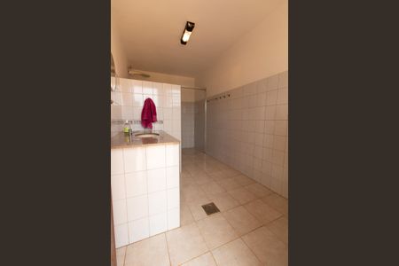 Casa à venda com 450m², 4 quartos e 5 vagasBANHEIRO 1 ÁREA EXTERNA