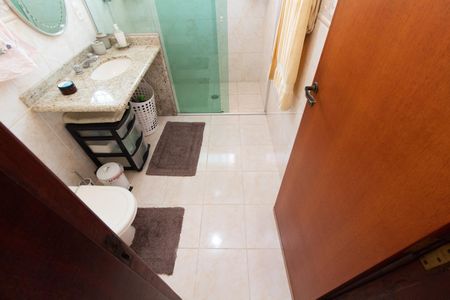 Casa à venda com 450m², 4 quartos e 5 vagasBANHEIRO DA SUITE 2