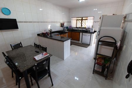 Casa à venda com 450m², 4 quartos e 5 vagasCOZINHA