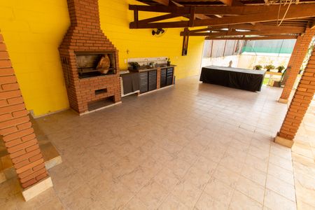 Casa à venda com 450m², 4 quartos e 5 vagasCHURRASQUERA ÁREA EXTERNA