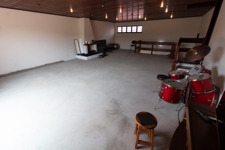 Casa à venda com 450m², 4 quartos e 5 vagasSALA PISO SUPERIOR